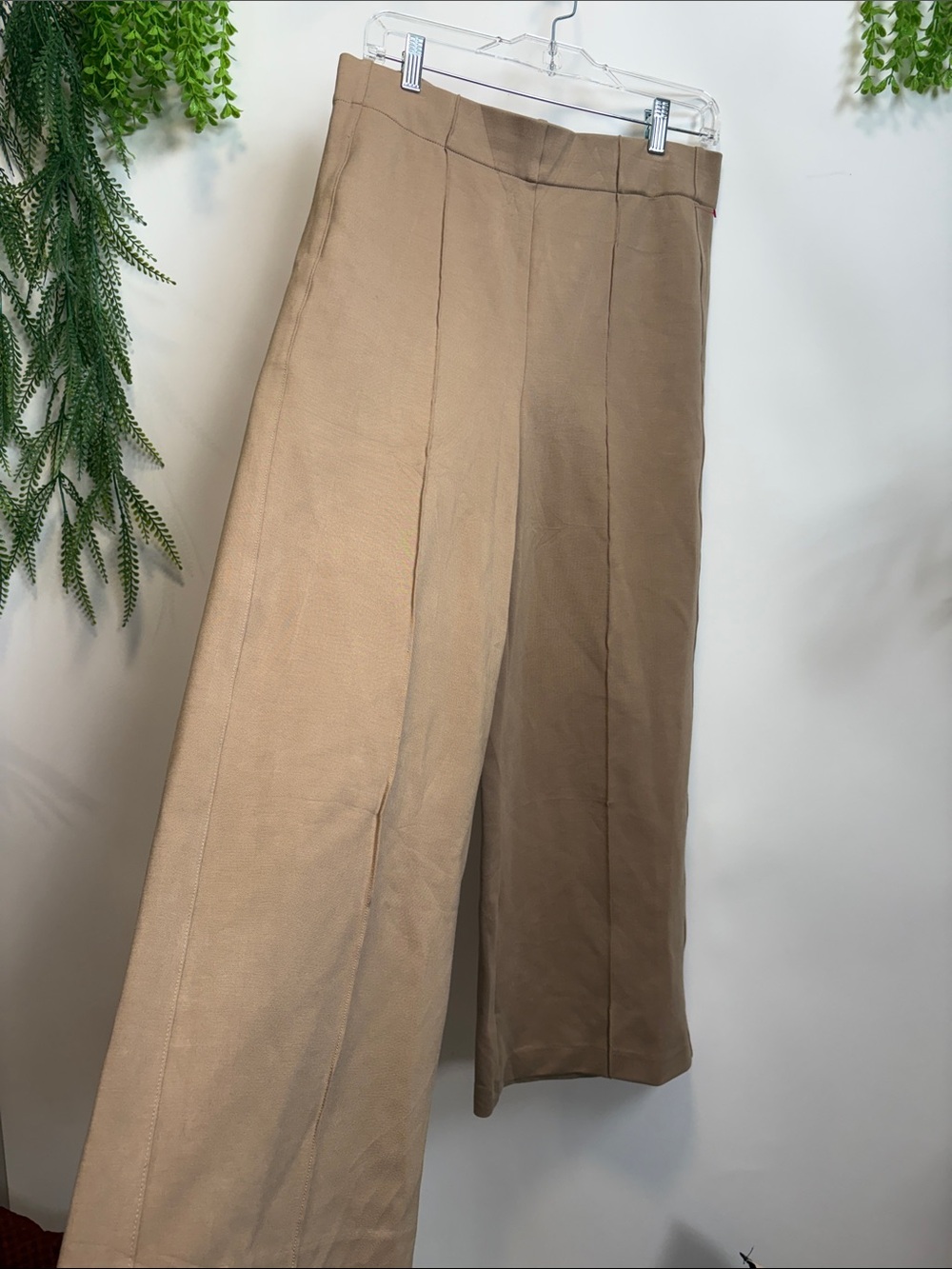 Jones New York Wide-Leg Trousers in Tan